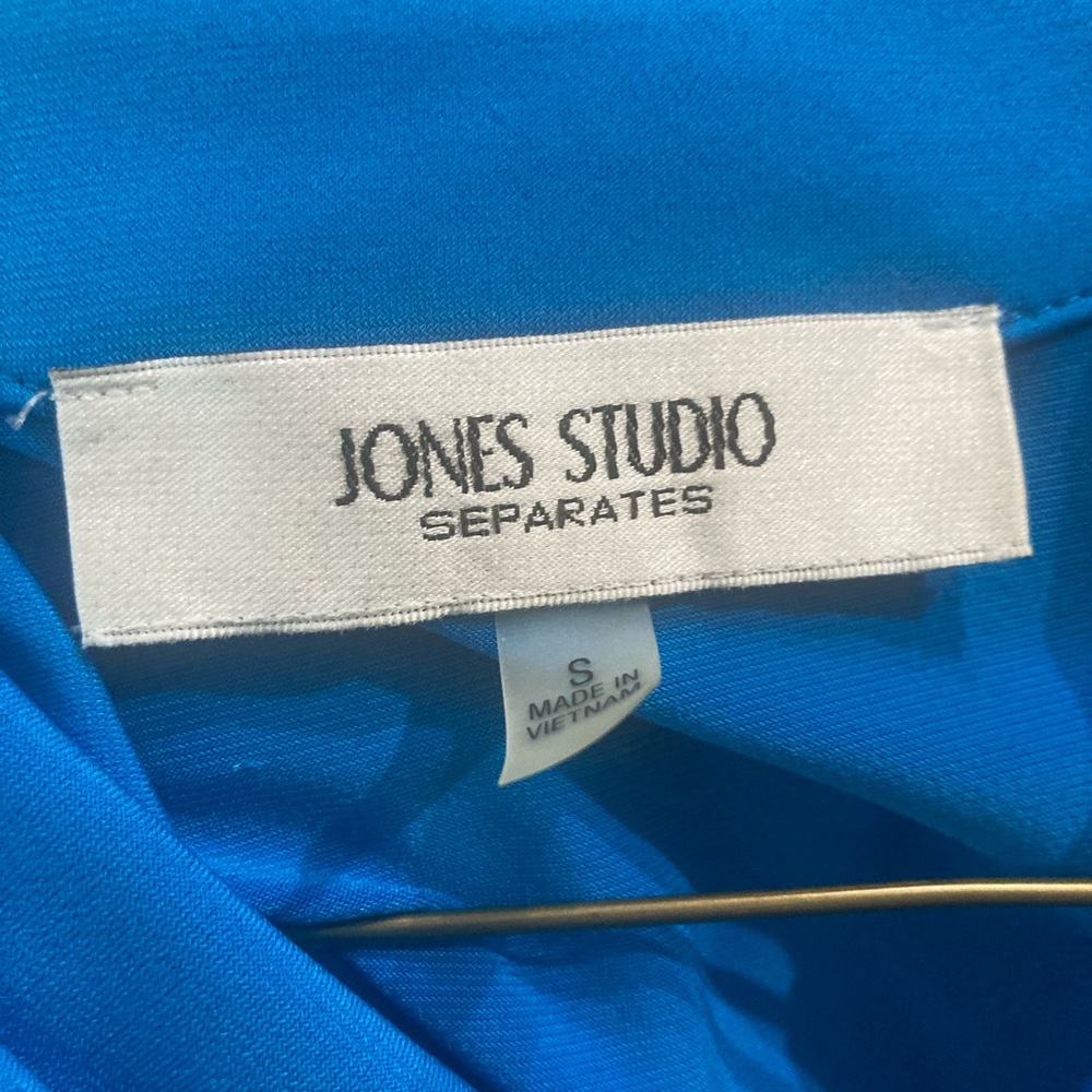 Jones Studio Separates Solid Blue Top, Size S - Picture 3 of 5